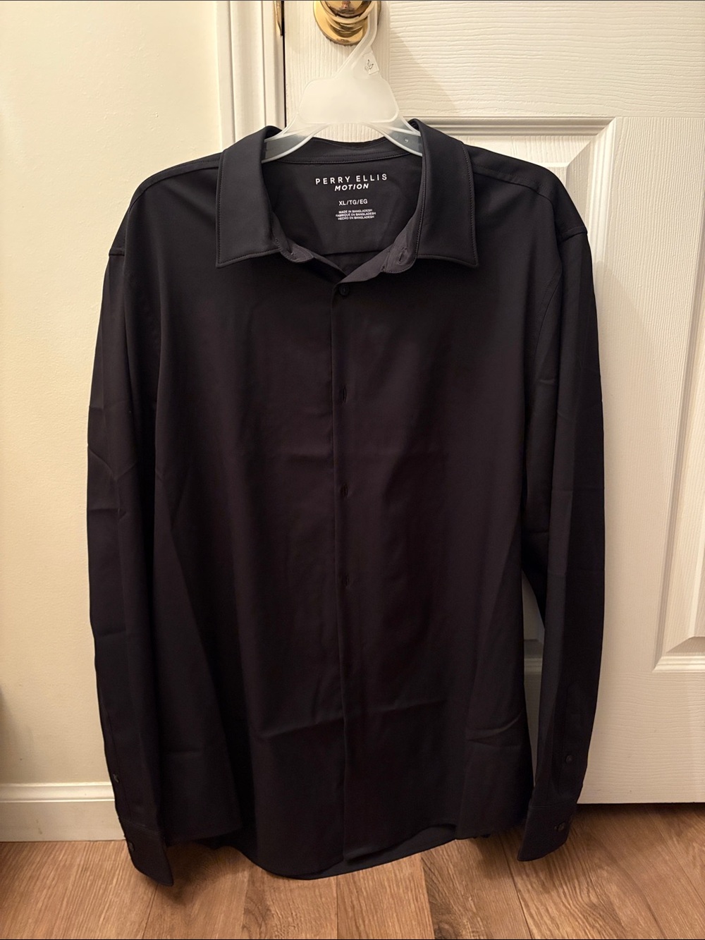 NEVER WORN Perry Ellis Men's Long-Sleeve Black Dress Shirt - Motion